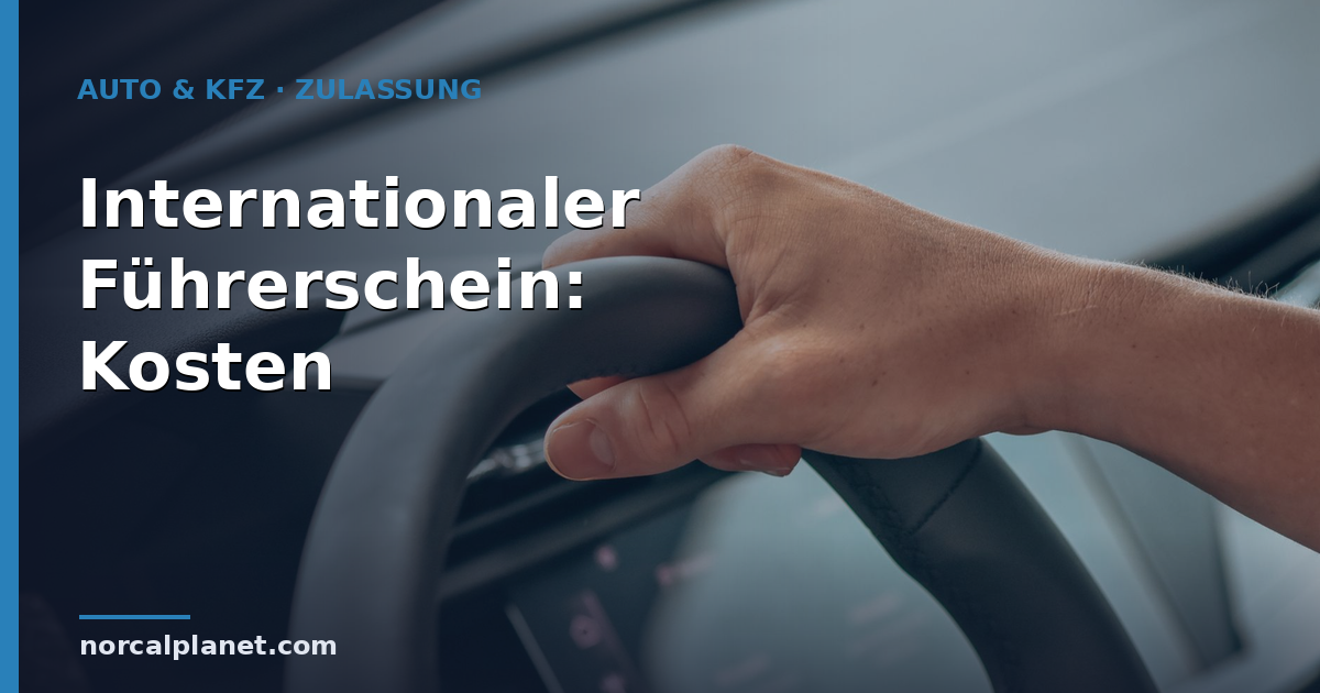 Hand am Lenkrad eines Autos während der Fahrt