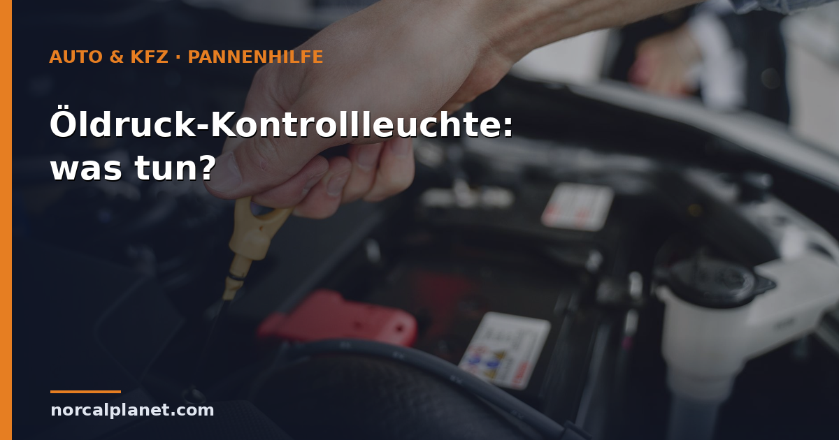 Hand prüft mit dem Ölmessstab den Ölstand im Motorraum bei leuchtender Öldruck-Kontrollleuchte