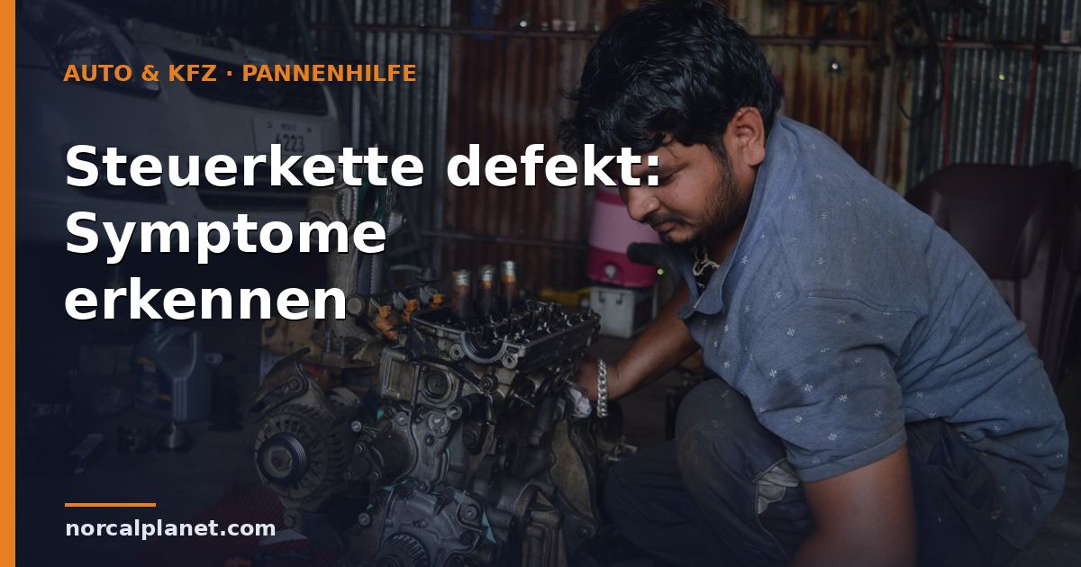 Mechaniker prüft Motor mit defekter Steuerkette in der Werkstatt
