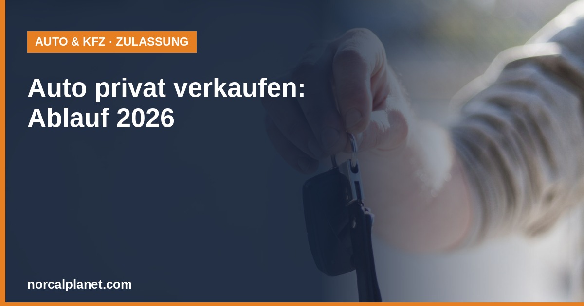 Hand uebergibt einen Autoschluessel beim privaten Fahrzeugverkauf