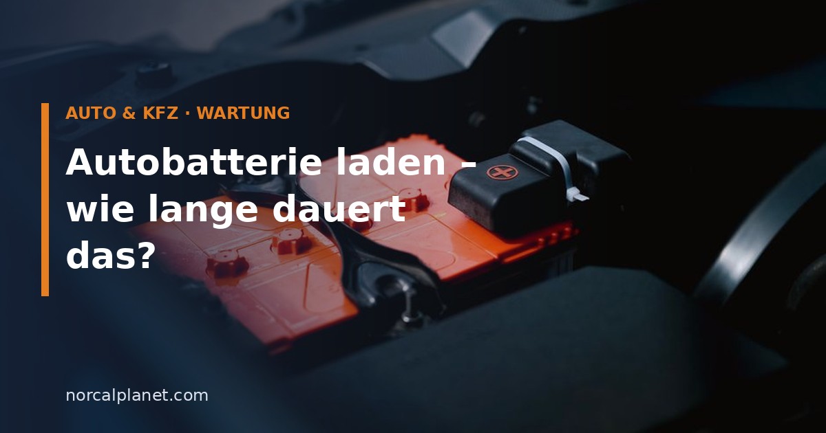 Orange Autobatterie im Motorraum, Detailaufnahme