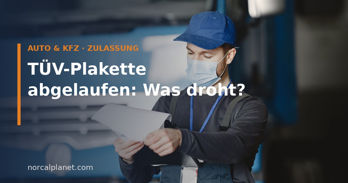 Mitarbeiter prüft Unterlagen in der Werkstatt